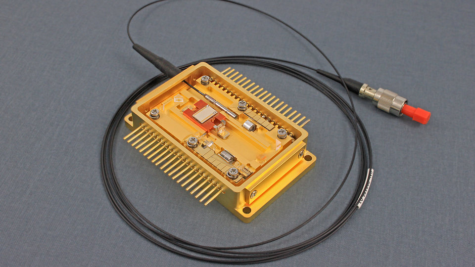 Gelb emittierendes Lasermodul mit Faseranschluss